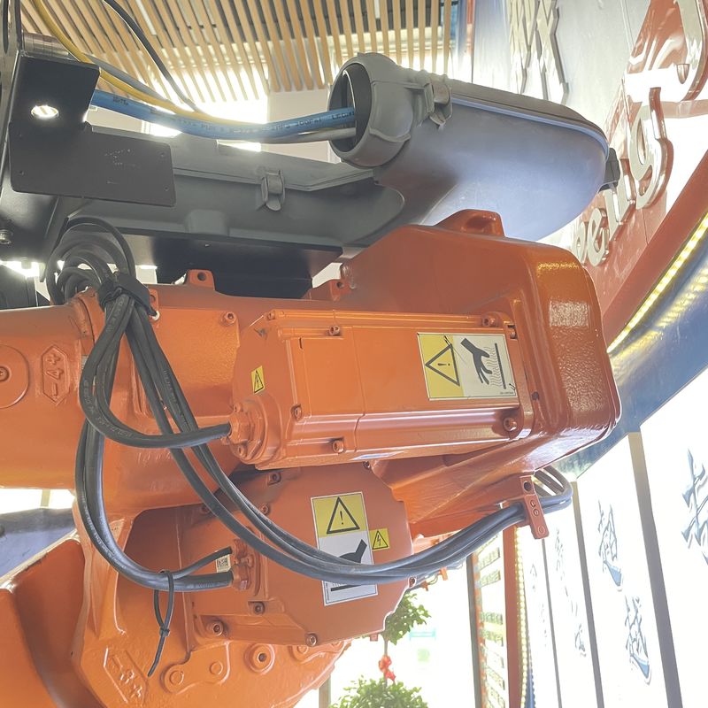 사용된 ABB 로봇 6640-235/2.55 6 주축 산업용 로봇 팔을 탑재하는 바닥