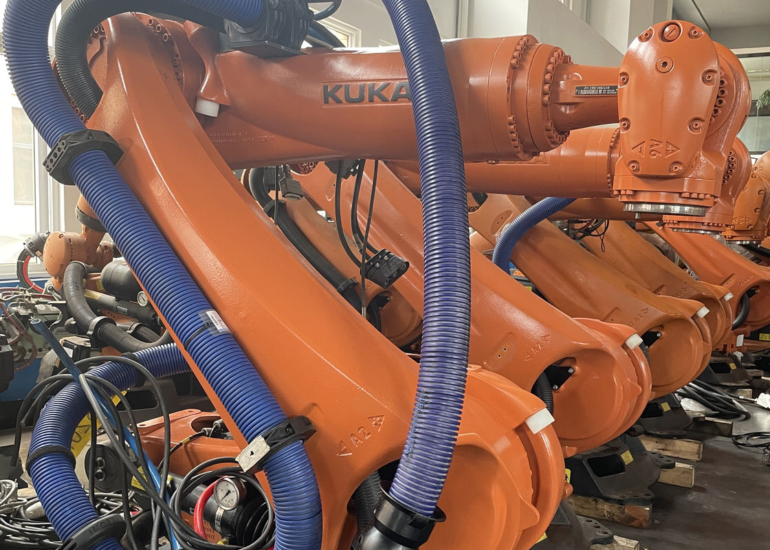 반복 가능성 ±0.1mm 성능 KUKA KR210 2700mm 초장거리, 산업용 애플리케이션에 완전히 적응 가능한 효율적인 썰매 및 무결한 팔레팅
