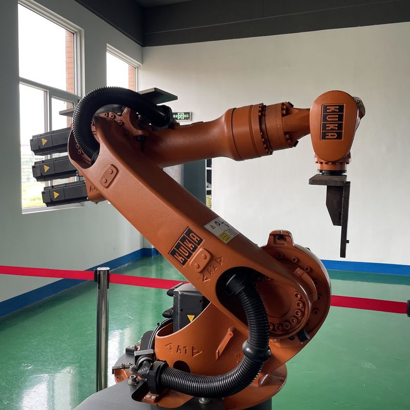 사용 된 KUKA 로봇 KR16 벽 장착 6 축 활 용접 로봇, 조립 로봇, 전자 빔 용접 로봇