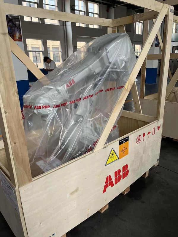 새로운 ABB IRB 6700-300/2.70, 300kg 부하, 도달 2700mm, 아크 용접, 조립, 부품의 부하 및 배하, 교육
