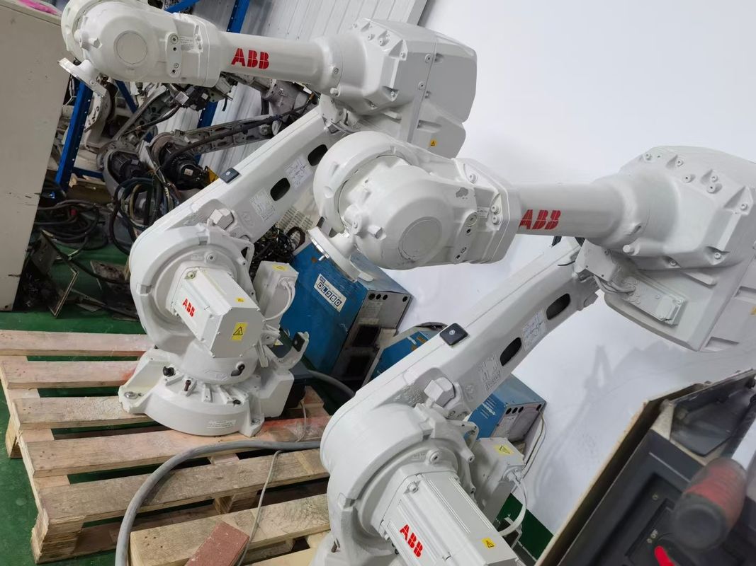 ABB IRB 4600 60 유리섬유 절단 로봇 2050mm 범위 및 기계 드라이브 모드