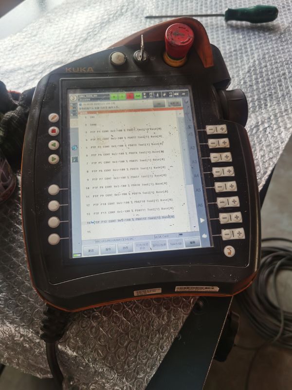 쿠카 소프트웨어 사용된 KUKA KR240 R2900 울트라 로봇 IP 65 안전성 ±0.1 mm 반복성 및 더 높은 표준에 대한 240kg 유료물 2900mm 도달