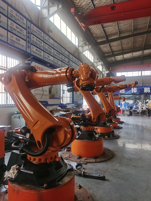 쿠카 소프트웨어 사용된 KUKA KR240 R2900 울트라 로봇 IP 65 안전성 ±0.1 mm 반복성 및 더 높은 표준에 대한 240kg 유료물 2900mm 도달