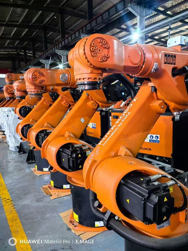 KRC4 컨트롤러 포함 사용 된 KUKA 로봇 KR60-3 60kg 유해물 2033mm 로딩 핸들링 절단 및 조립