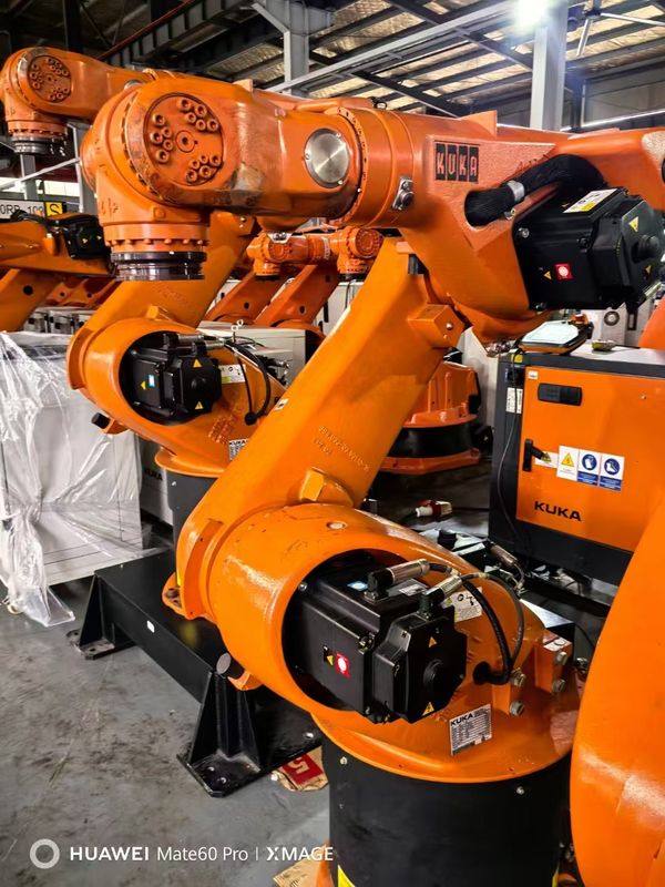 2033 mm Reach KUKA KR60-3 60KG 소재 취급 및 채집에 사용되는 KUKA 로봇