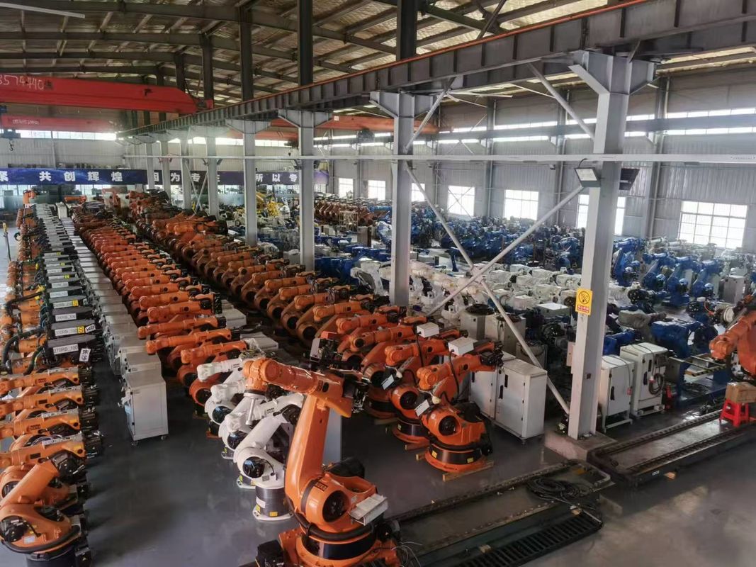 속도 2.5 M/s 사용 된 KUKA 로봇 작업 범위 1611mm 1911mm 오렌지 자동화 재료 처리 시스템에 이상적입니다