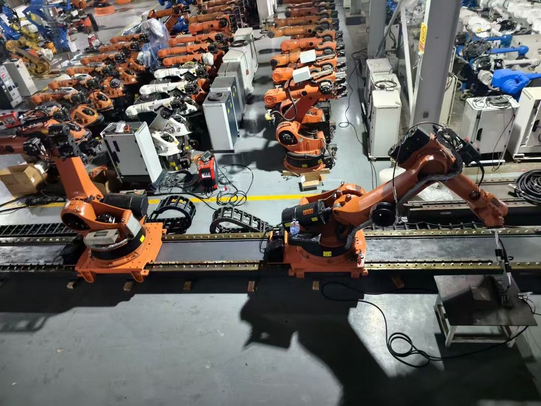KUKA KR180 R2900 프라임 180kg 유료 2900mm 도달 벽에 장착 된 로딩 로봇 및 KRC4 컨트롤러 페인팅 로봇