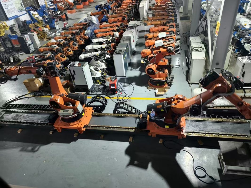 사용 된 KUKA 로봇 KR360-3 및 KRC4 컨트롤러와 함께 생산성을 극대화하십시오