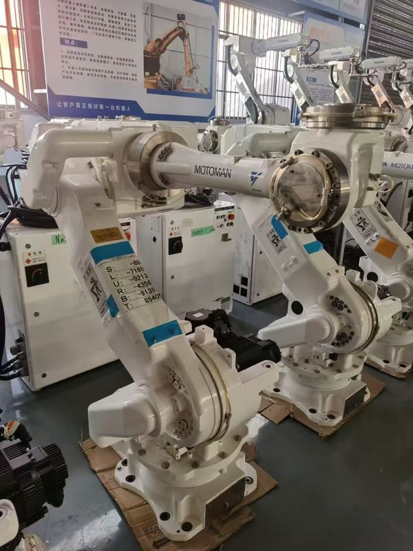 2061mm Reach CR50 XRC 50kg 페이로드 모토만 아크 웰딩 로봇