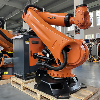 로봇을 취급하는 사용된 6 주축 현대 산업용 로봇 KUKA KR210 재료