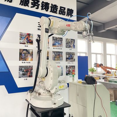 6 주축은 조종자를 언로딩시키는 ABB 로봇 IRB1600-10/1.45 레이저 용접 로딩을 사용했습니다