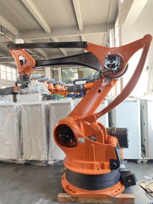 설치된 KUKA KR100-2 PA 팔레타이징 로봇 4 주축 바닥